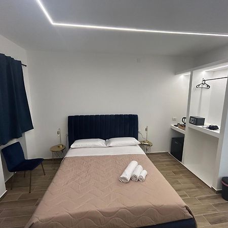 Bed and Breakfast Sistra 12 Катанія Екстер'єр фото