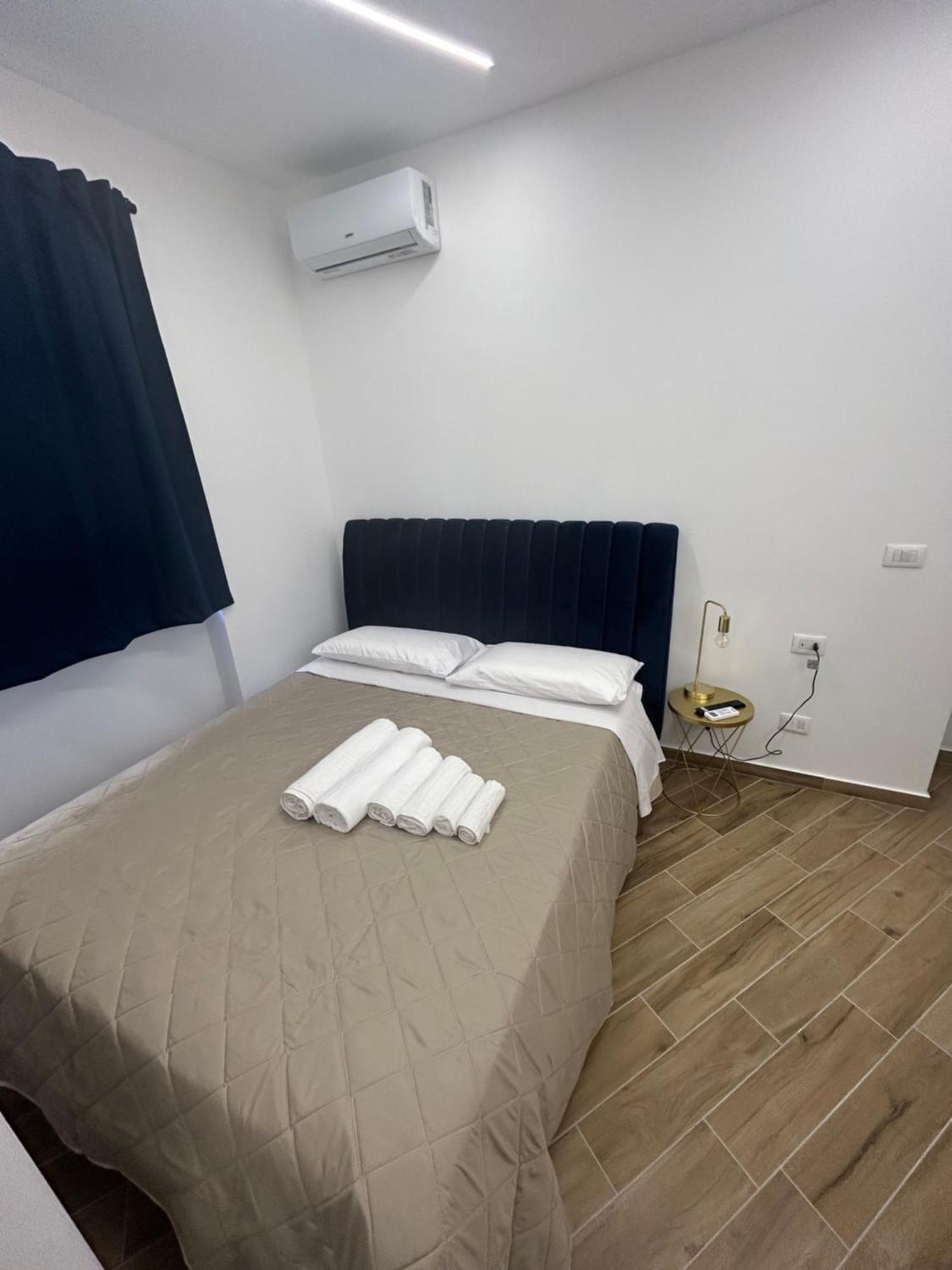 Bed and Breakfast Sistra 12 Катанія Екстер'єр фото